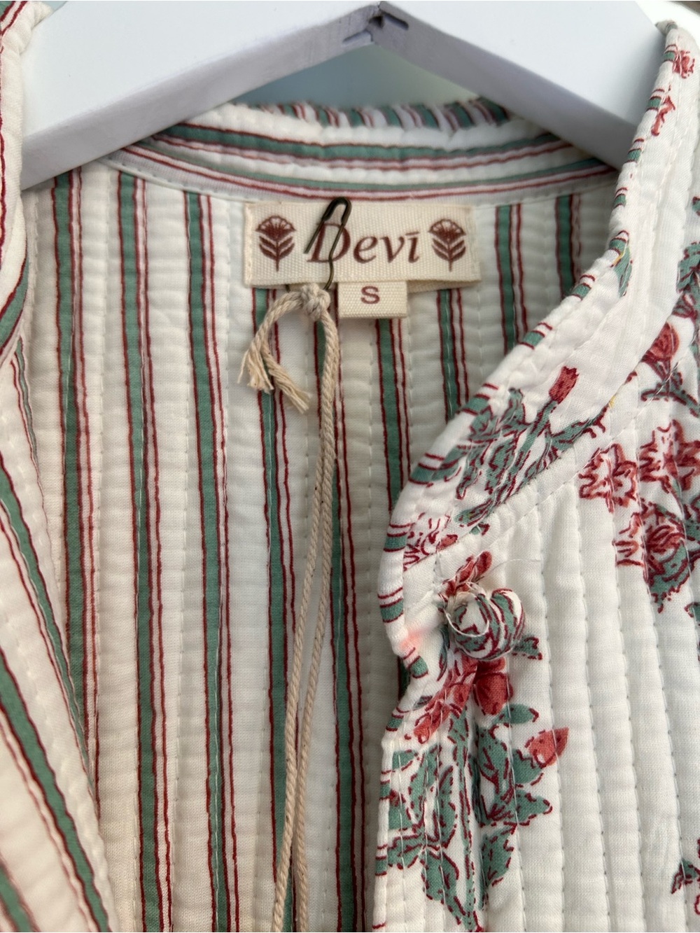 Daughters of India floral jacket - Picture 4 of 5